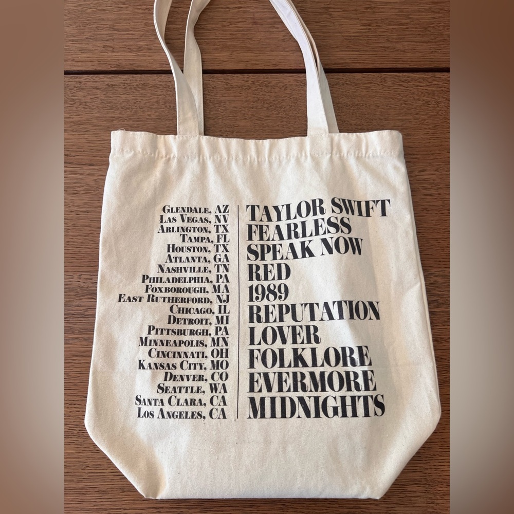 Taylor Swift VIP BOX - Picture 7 of 7